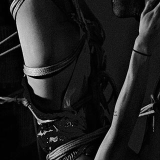 Bondage touwen en restraints voor vastbinden, controle en spanning