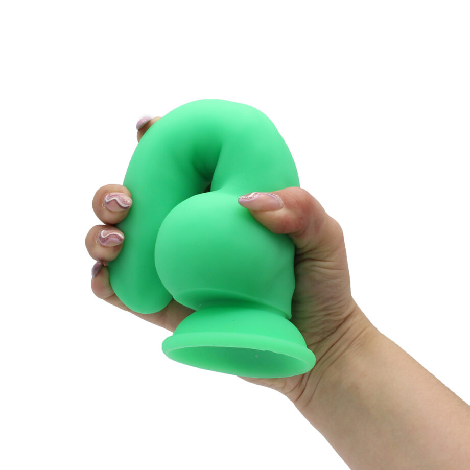 Green Dildo Deluxe 01